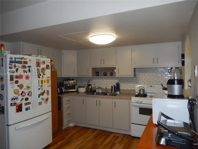 8000 NW 174th Ter, Hialeah FL 33015