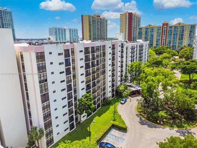 17011 N Bay Rd # 906, Sunny Isles Beach FL 33160