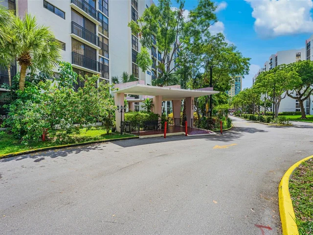 17011 N Bay Rd # 906, Sunny Isles Beach FL 33160