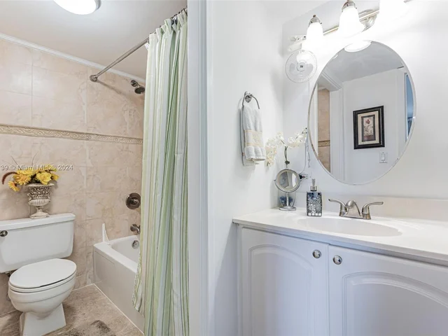 17011 N Bay Rd # 906, Sunny Isles Beach FL 33160