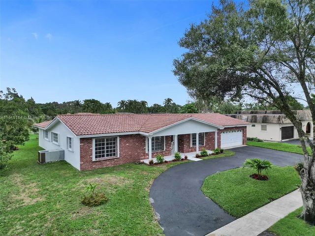 7361 SW 10th St, Plantation FL 33317