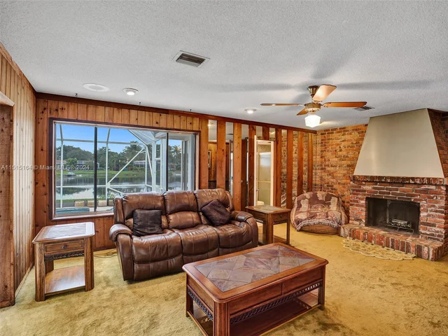 7361 SW 10th St, Plantation FL 33317