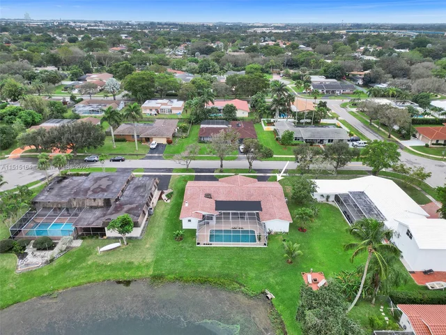 7361 SW 10th St, Plantation FL 33317