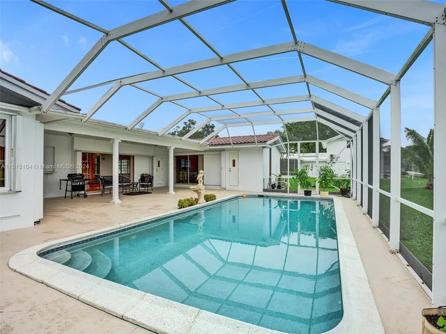 7361 SW 10th St, Plantation FL 33317