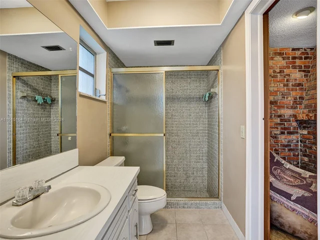 7361 SW 10th St, Plantation FL 33317