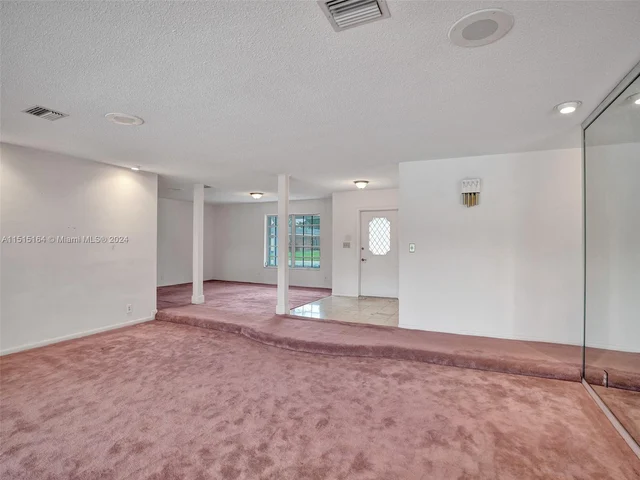 7361 SW 10th St, Plantation FL 33317