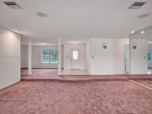 7361 SW 10th St, Plantation FL 33317