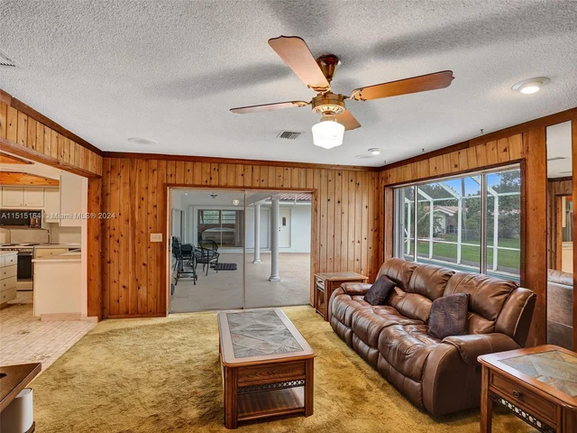 7361 SW 10th St, Plantation FL 33317