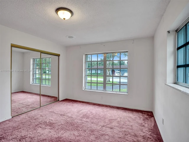 7361 SW 10th St, Plantation FL 33317