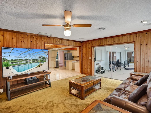 7361 SW 10th St, Plantation FL 33317