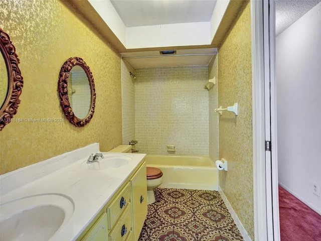 7361 SW 10th St, Plantation FL 33317