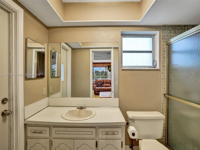 7361 SW 10th St, Plantation FL 33317