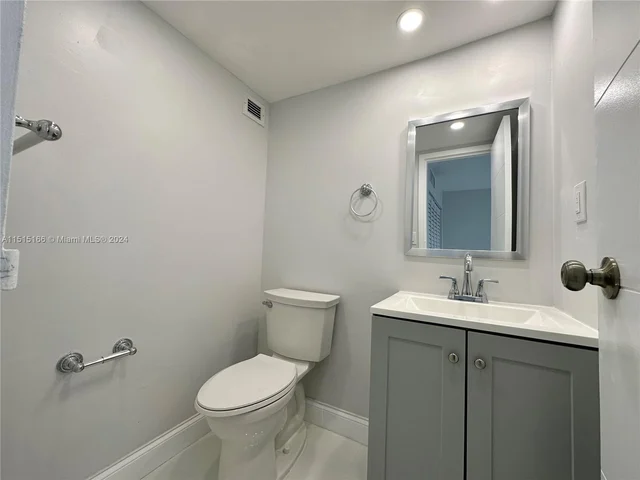 17011 N Bay Rd # 916, Sunny Isles Beach FL 33160
