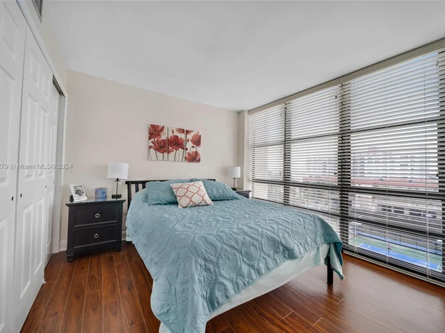 2017 S Ocean Dr # 610, Hallandale Beach FL 33009