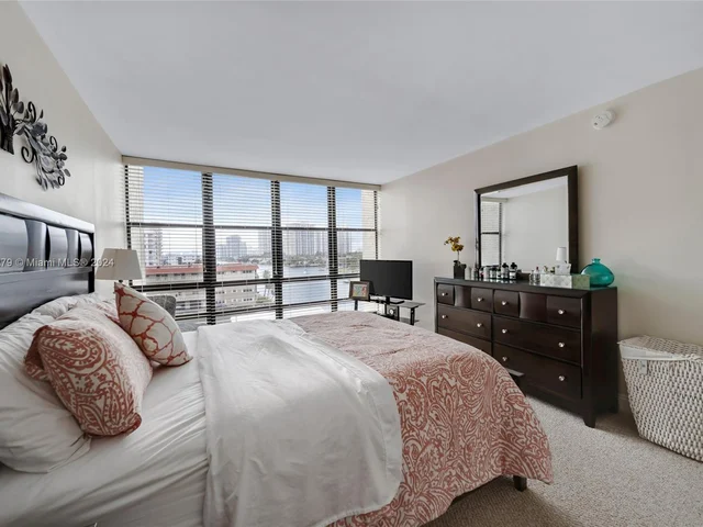 2017 S Ocean Dr # 610, Hallandale Beach FL 33009