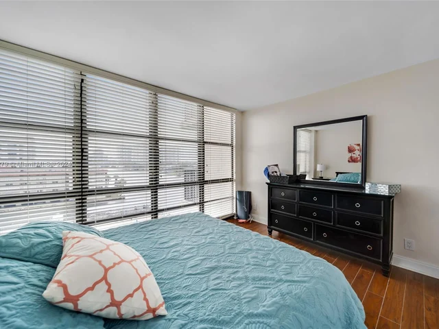 2017 S Ocean Dr # 610, Hallandale Beach FL 33009