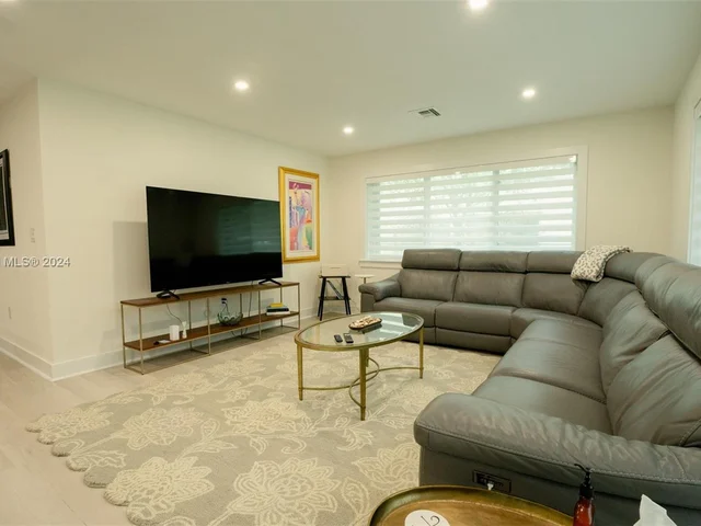 1353 Van Buren St, Hollywood FL 33019