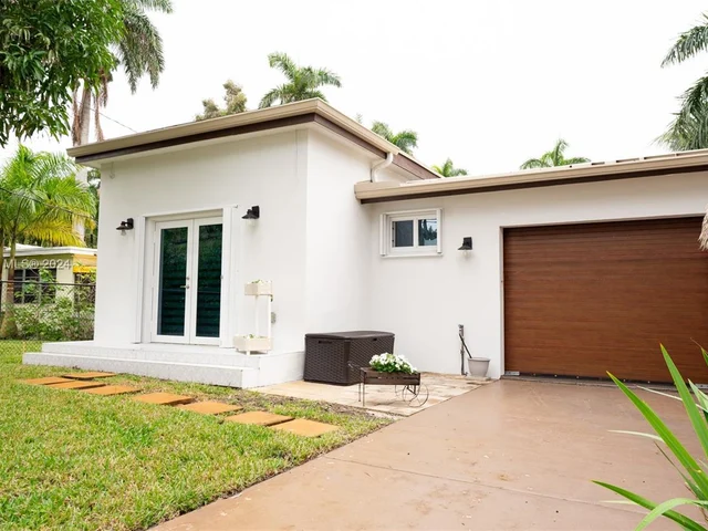 1353 Van Buren St, Hollywood FL 33019