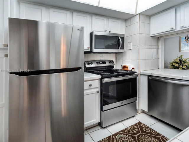 4010 Galt Ocean Dr # 914, Fort Lauderdale FL 33308