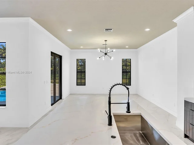 8731 NW 41st St, Cooper City FL 33024