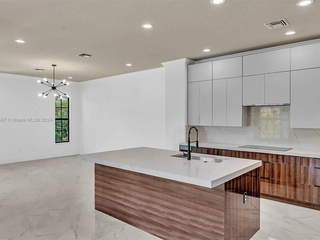 8731 NW 41st St, Cooper City FL 33024