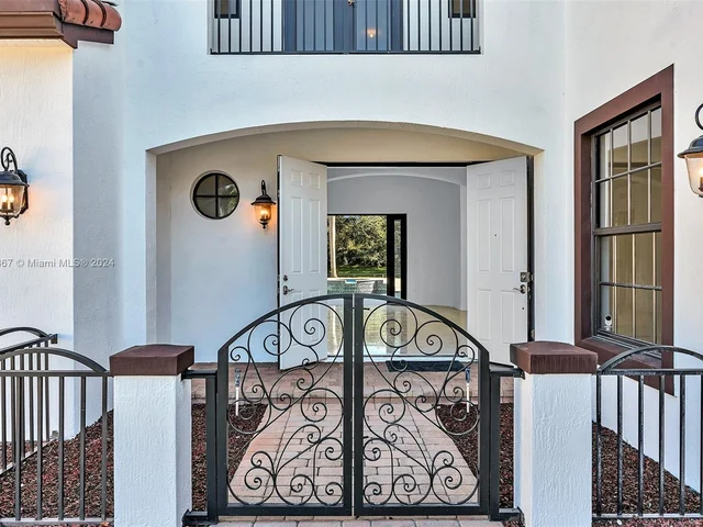 8731 NW 41st St, Cooper City FL 33024