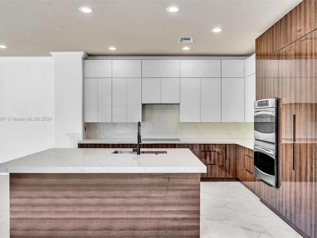 8731 NW 41st St, Cooper City FL 33024