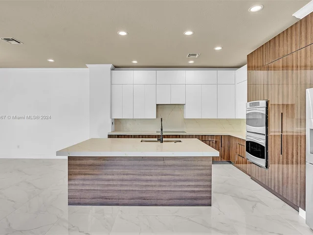 8731 NW 41st St, Cooper City FL 33024