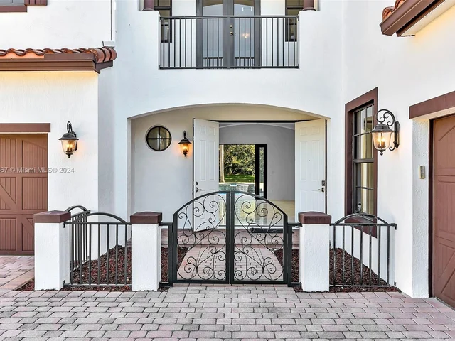 8731 NW 41st St, Cooper City FL 33024