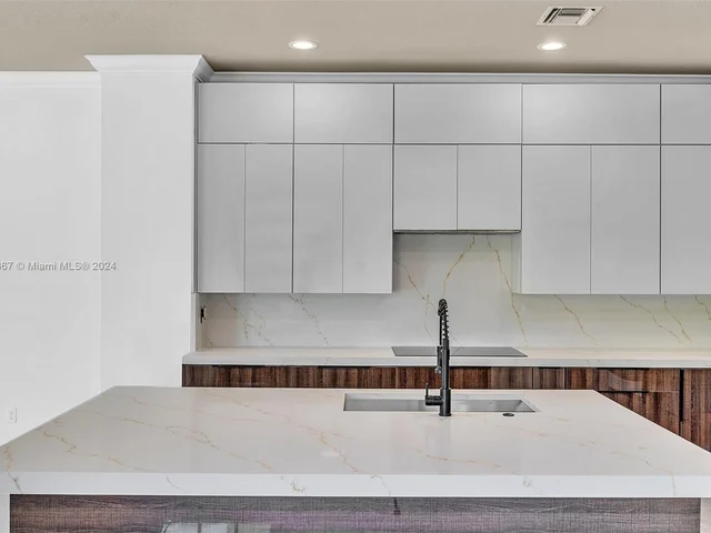 8731 NW 41st St, Cooper City FL 33024