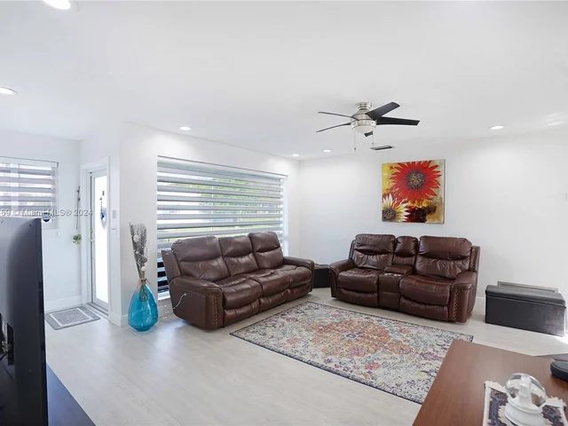 2447 Garland Cir # 196, Hollywood FL 33021