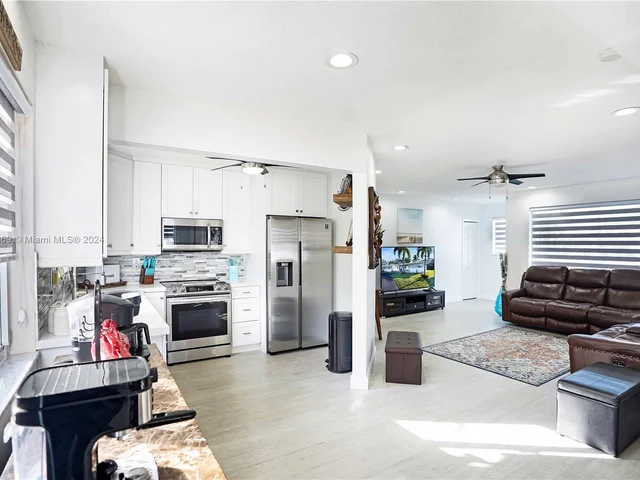 2447 Garland Cir # 196, Hollywood FL 33021