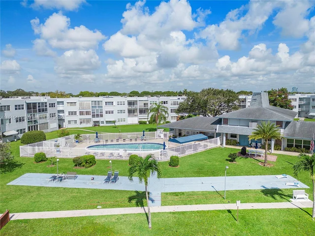 2447 Garland Cir # 196, Hollywood FL 33021