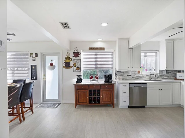 2447 Garland Cir # 196, Hollywood FL 33021