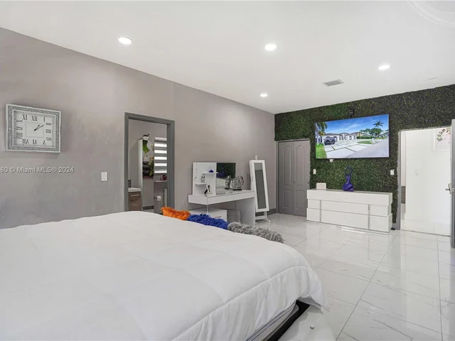 15235 SW 140th St, Miami FL 33196