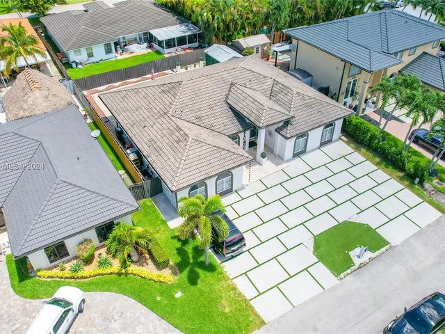 15235 SW 140th St, Miami FL 33196