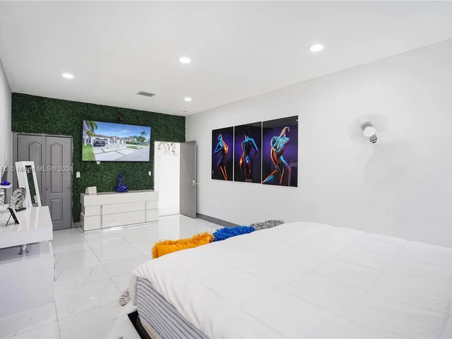 15235 SW 140th St, Miami FL 33196