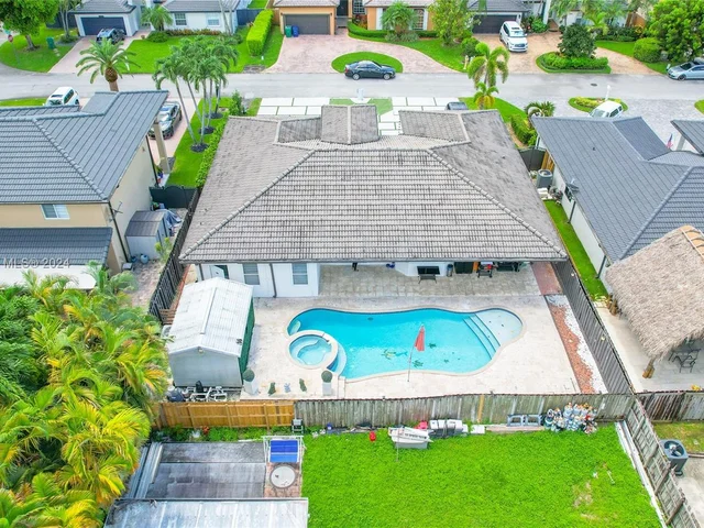 15235 SW 140th St, Miami FL 33196