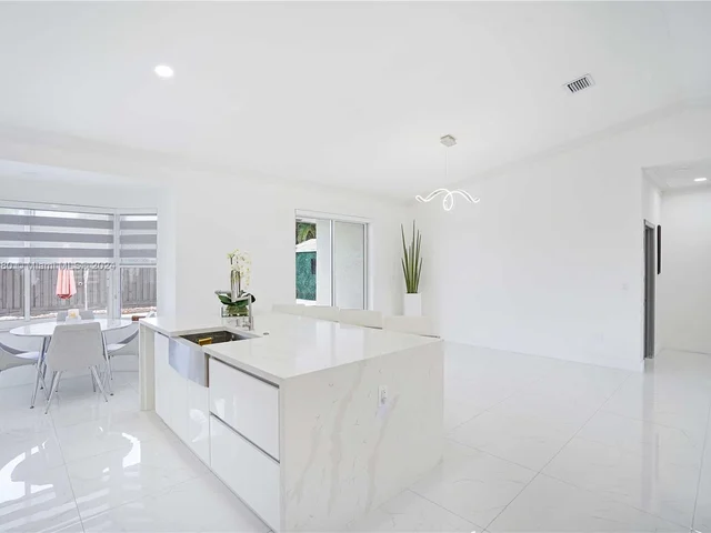 15235 SW 140th St, Miami FL 33196