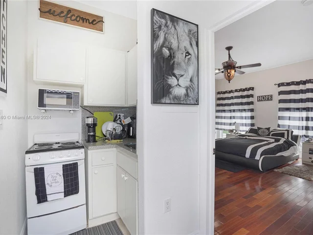 15235 SW 140th St, Miami FL 33196