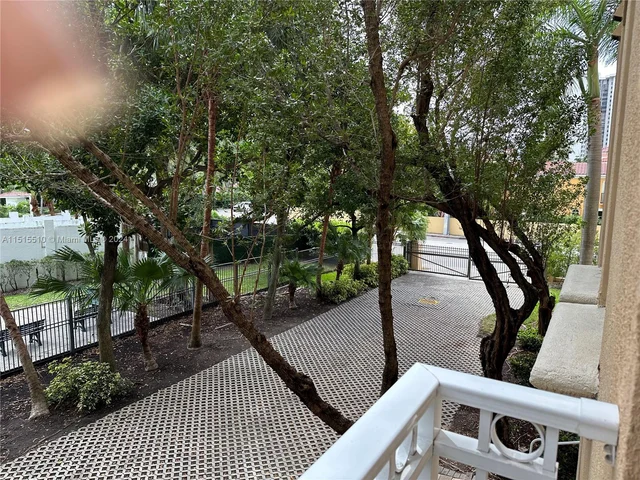 3001 NE 185th St # 225, Aventura FL 33180