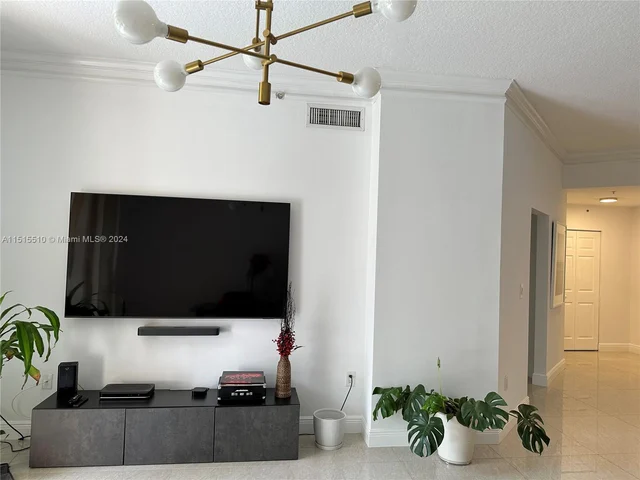 3001 NE 185th St # 225, Aventura FL 33180