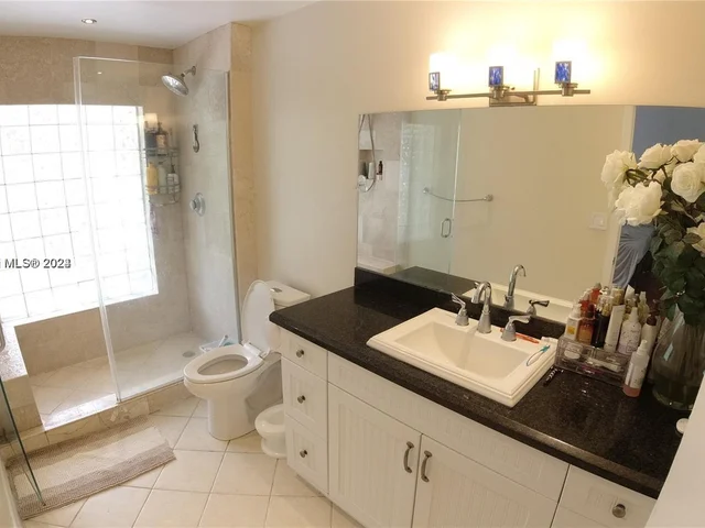 16432 NE 26th Ave # 5, North Miami Beach FL 33160