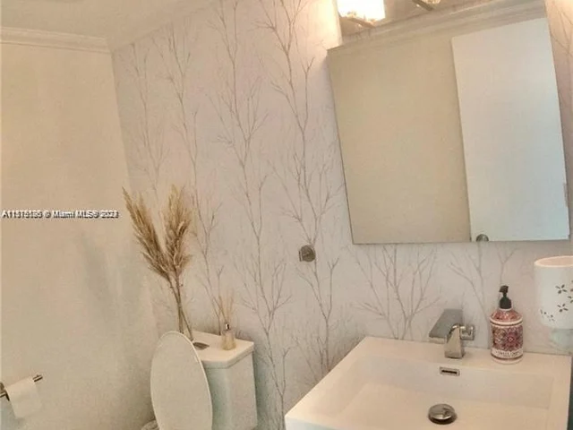 16432 NE 26th Ave # 5, North Miami Beach FL 33160