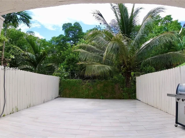 16432 NE 26th Ave # 5, North Miami Beach FL 33160