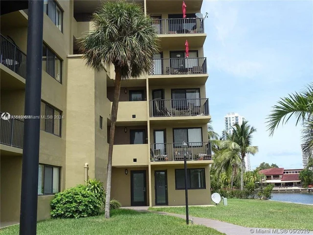 301 Golden Isles DR # 109, Hallandale Beach FL 33009