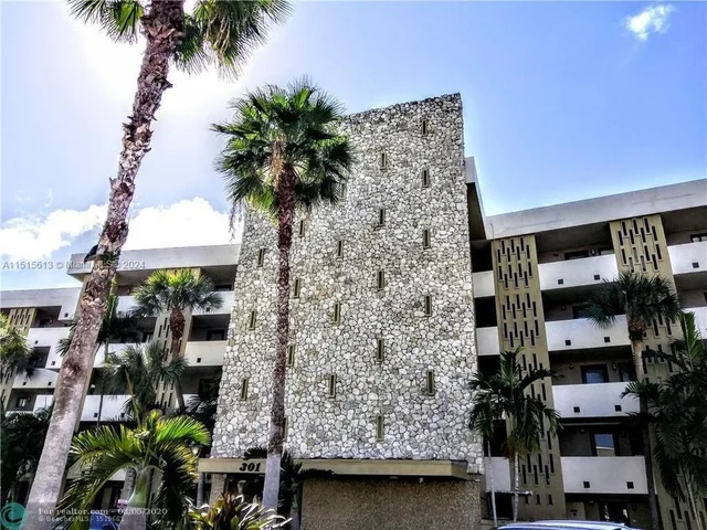 301 Golden Isles DR # 109, Hallandale Beach FL 33009