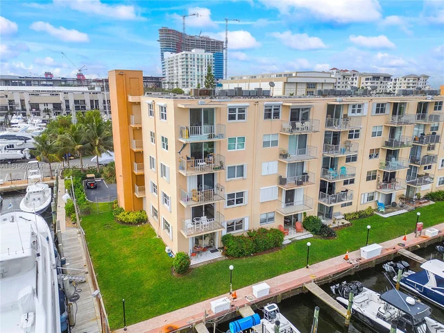 1777 SE 15th St # 122, Fort Lauderdale FL 33316
