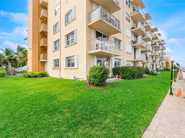 1777 SE 15th St # 122, Fort Lauderdale FL 33316