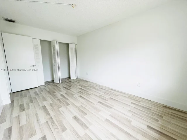 4026 Inverrary Dr # 8A, Lauderhill FL 33319